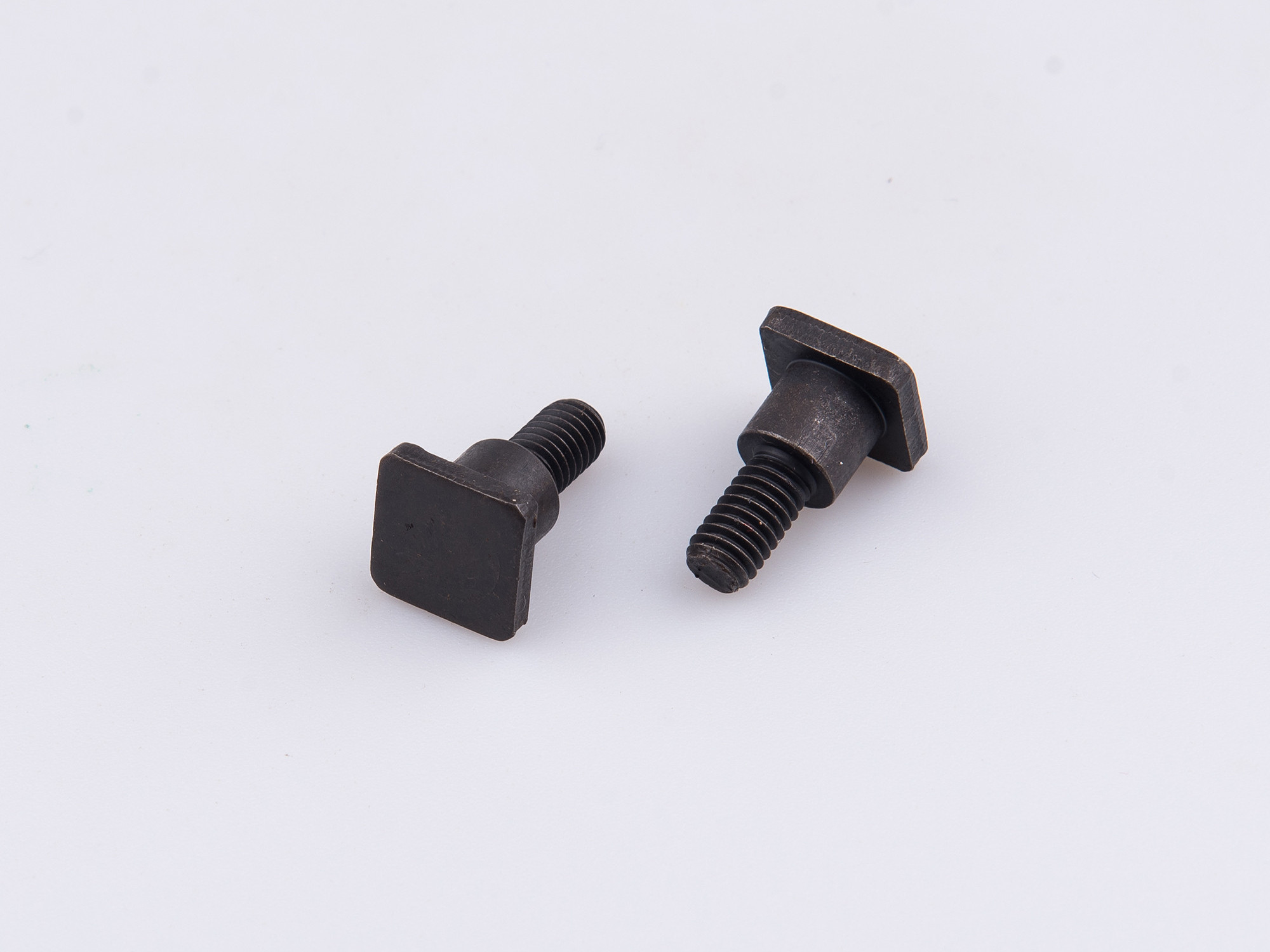 8.8級(jí)國(guó)標(biāo)T型螺絲